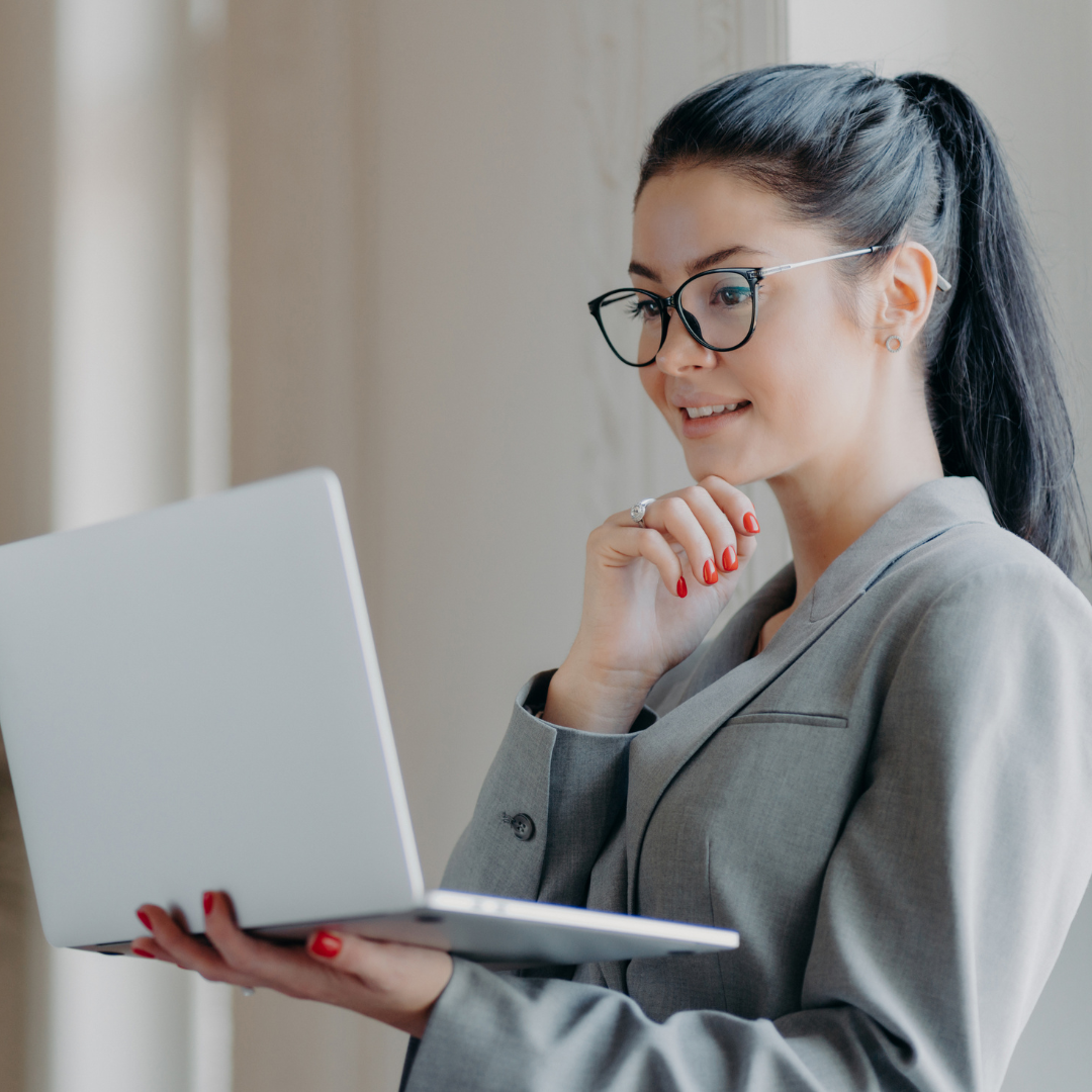 Nutricionista trabajando cómodamente con Nutritiva
